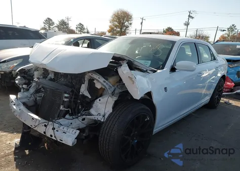 2016 Chrysler 300 Anniversary Edition z USA, uszkodzony, nr VIN 2C3CCAAG7GH128512